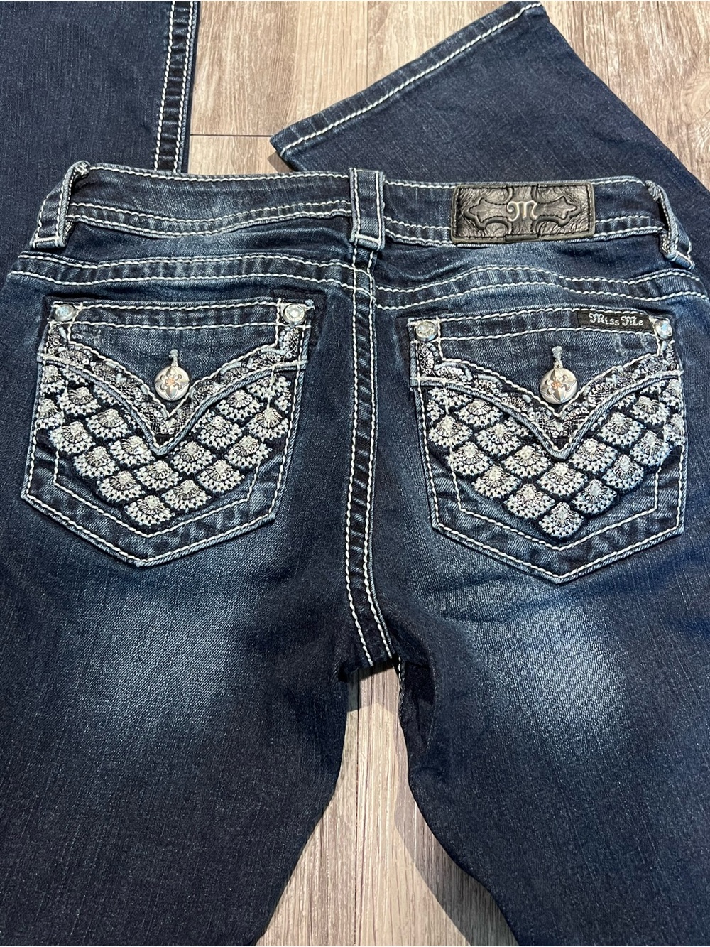 Miss Me navy blue bootcut jeans women’s size 27” Cute and western